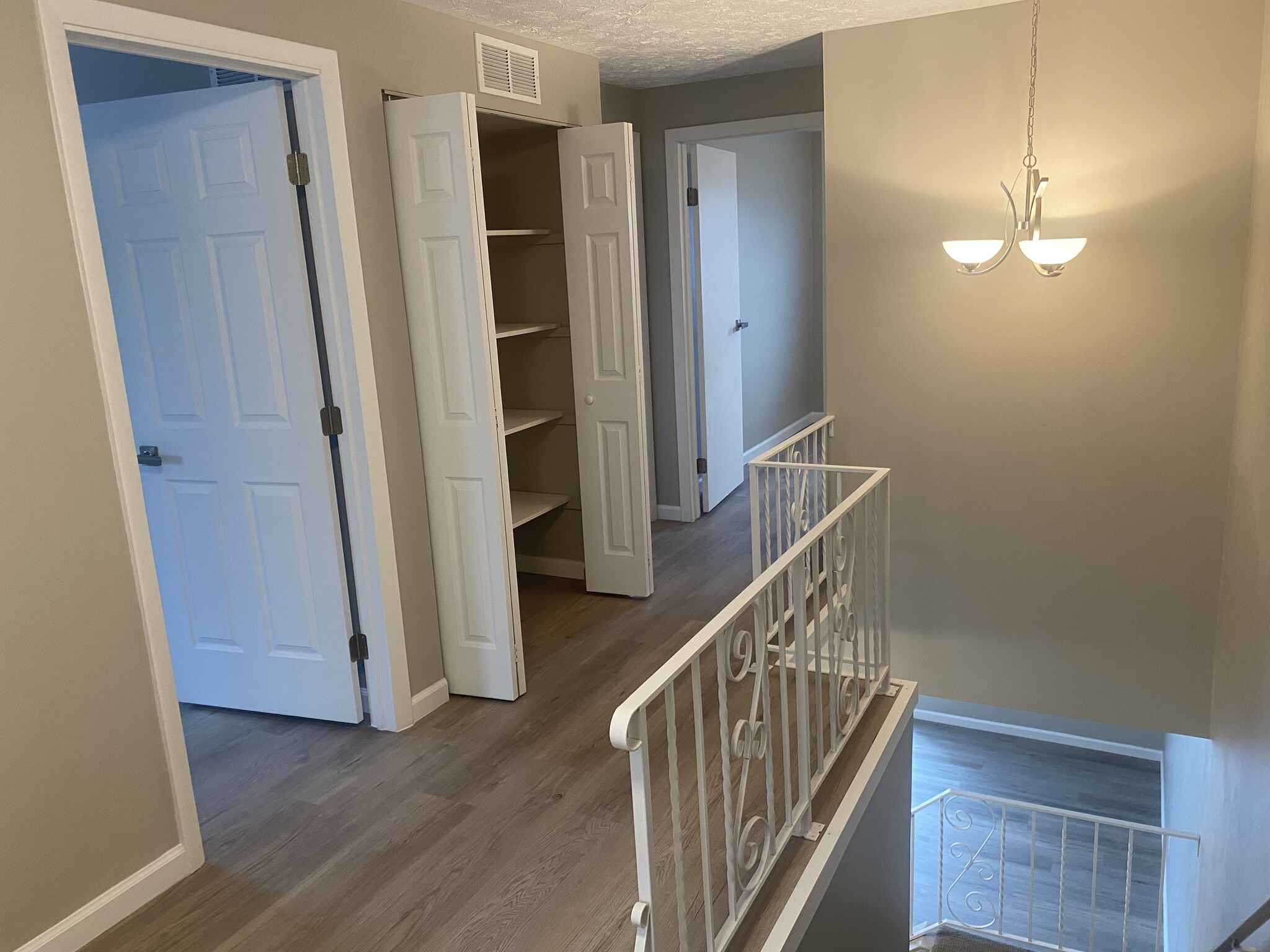 Building Photo - 74 Willowick Dr