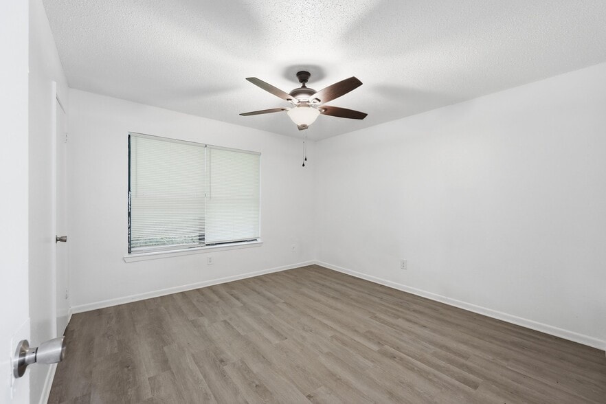 Building Photo - 1410 S Elizabeth Ave
