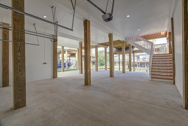 Building Photo - 17 Edgewater Dr