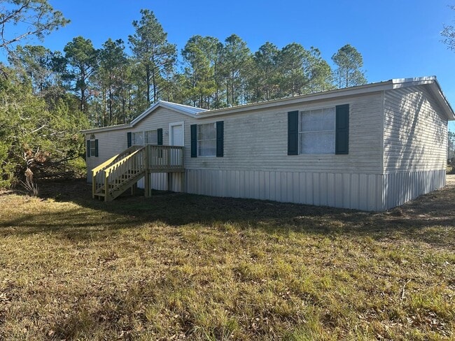 Building Photo - 3 Bed 2 Bath Waterfront Property - Now Available