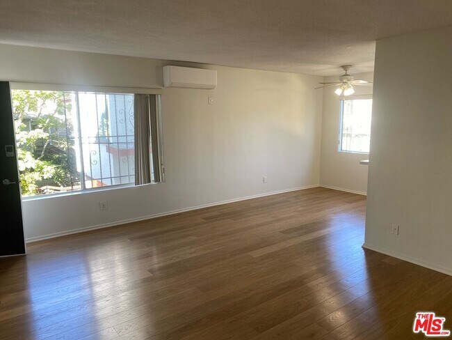 Building Photo - 2423 4th St