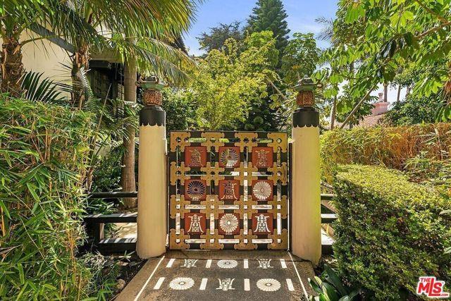 Building Photo - 1220 N La Cienega Blvd