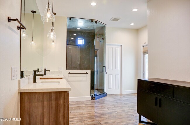 Building Photo - 2016 E State Ave