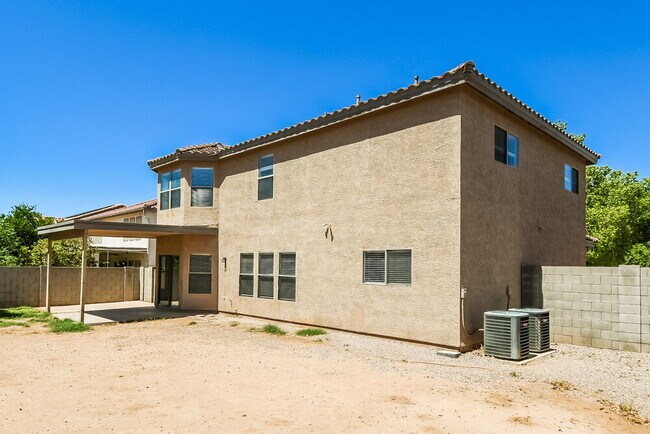 Building Photo - 11011 E Florian Ave