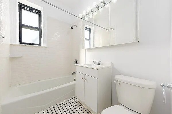 Building Photo - 43-28 39th Pl