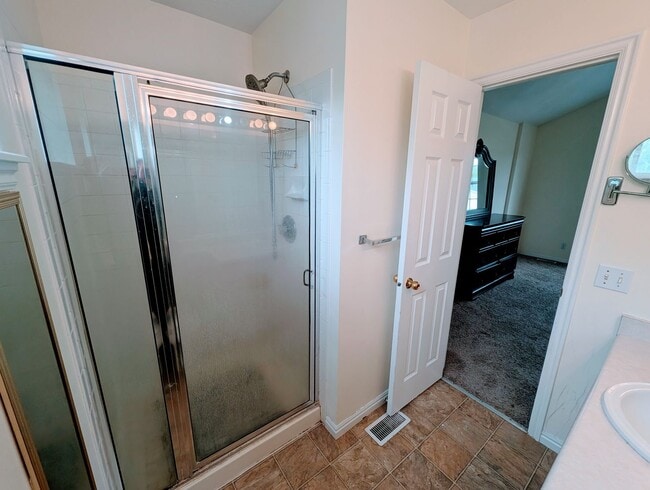Building Photo - GET $500 OFF THE FIRST MONTHS RENT!!!