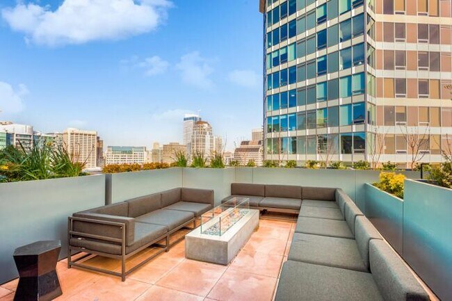 Building Photo - 1 bedroom in Seattle WA 98121
