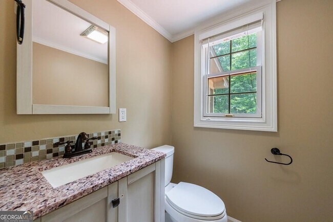 Building Photo - 10565 Shallowford Rd