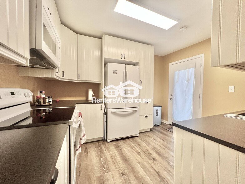 Building Photo - 901 Park Village Cove