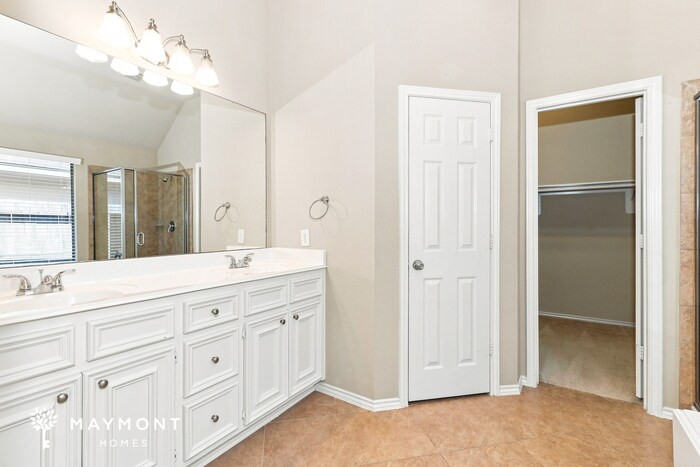 Building Photo - 10910 Brighton Gardens Dr