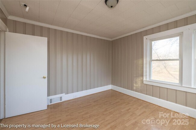 Building Photo - 1420 Amhurst St