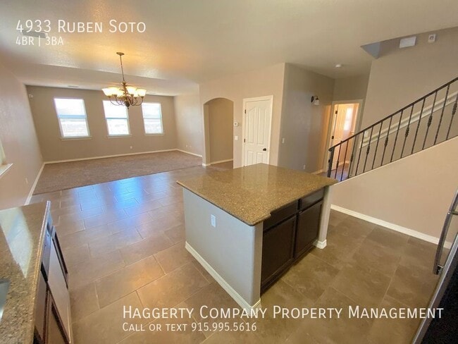 Building Photo - 4933 Ruben Soto