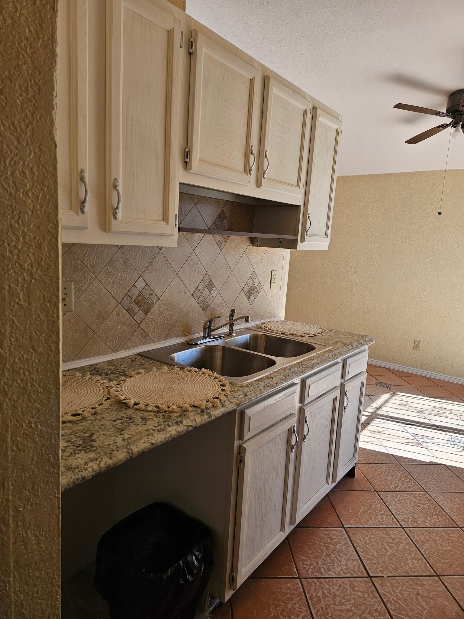 Kitchen - 11646 Scott Simpson Dr