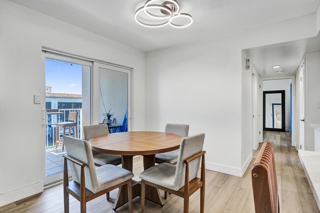 Building Photo - 1600 SE 15th St