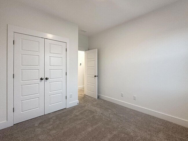 Building Photo - 250 Symphony Ave