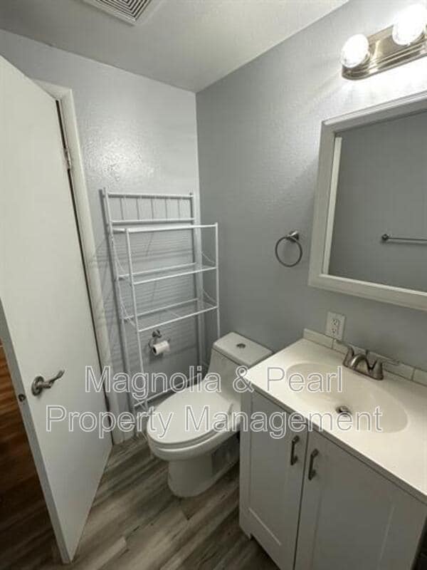 Building Photo - 1608 Fillmore St
