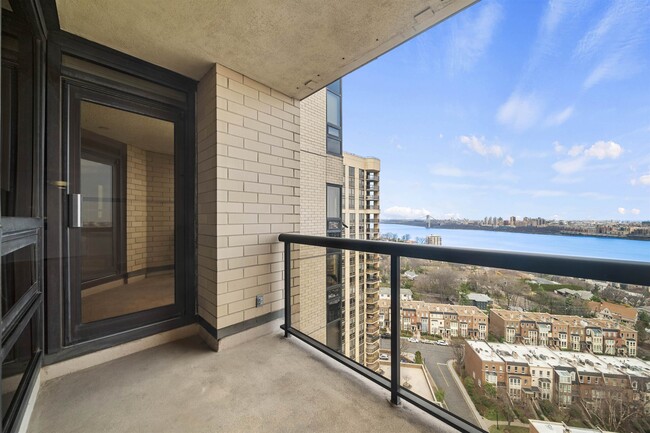 Building Photo - 800 Palisade Ave