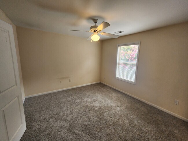 Building Photo - 130 Artisan Pl