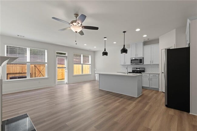 Building Photo - 2527 Riverside Rd