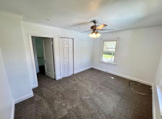 Building Photo - 1114 Underwood Ave