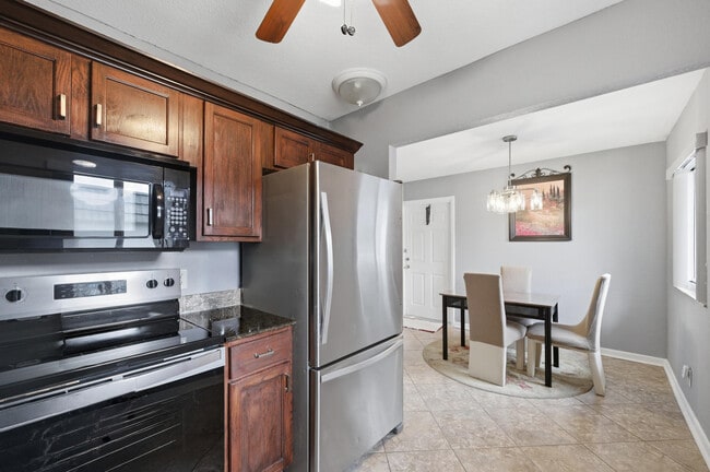 Building Photo - 376 Saxony Trail