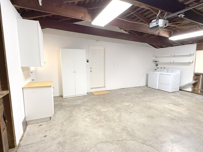 Building Photo - Remodeled One Story Home Located In Desirable Lafayette !