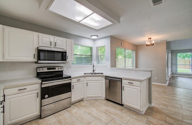 Building Photo - 13215 Bunker Hill Dr