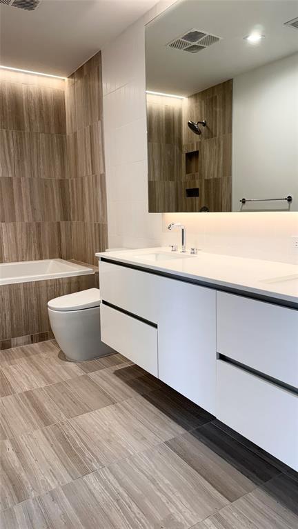 Building Photo - 313 W 17th St