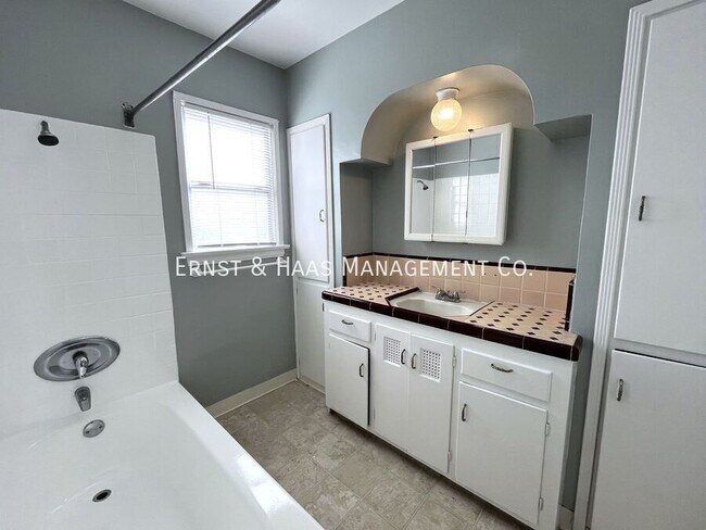 Building Photo - 5889 Rose Ave