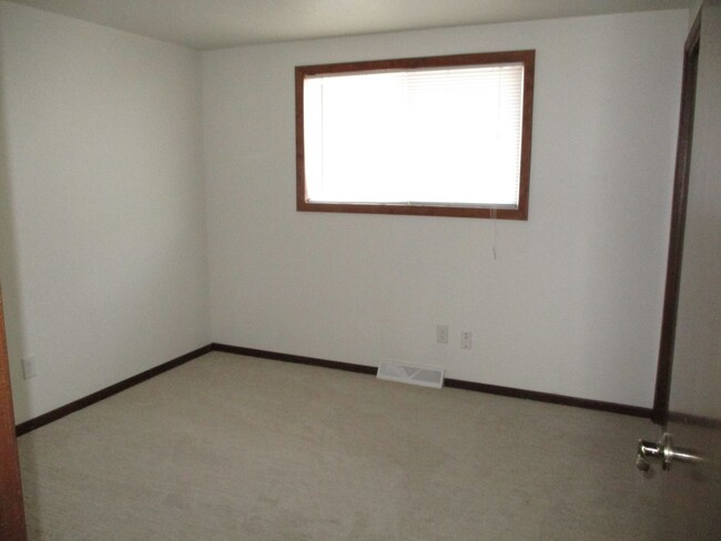 Building Photo - Beautiful 3 Bedroom, 1 Bath Ranch in Lovel...