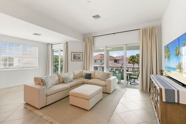 Building Photo - Stylish Corner Coach Home in Prime Fort My...