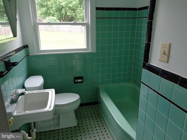 Building Photo - 607 Waterloo Rd