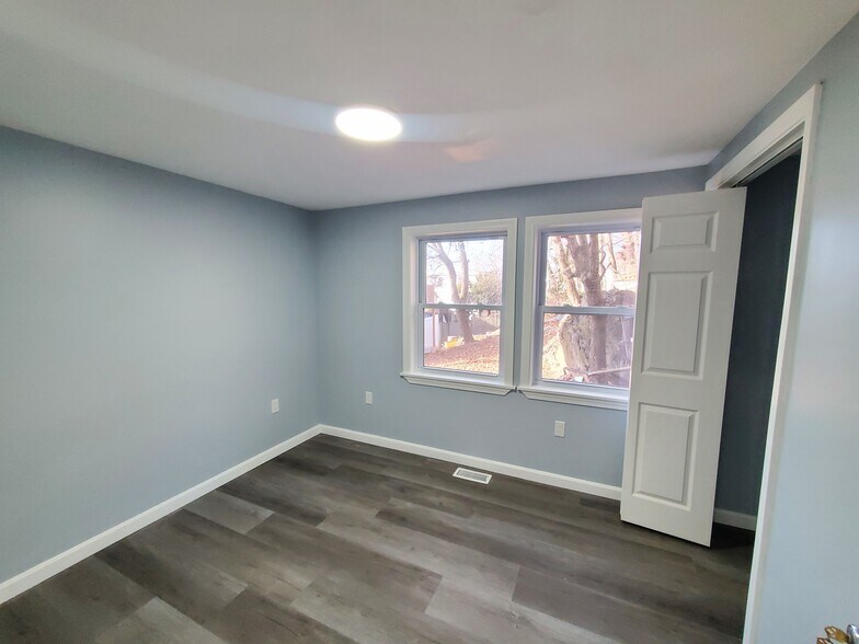 Building Photo - 289 Fellsway W