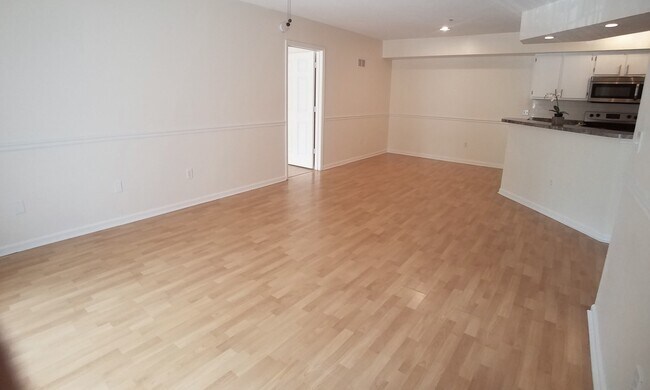 Building Photo - Beautiful 2/2 condo for rent next to Waterford Lakes Town Center and UCF