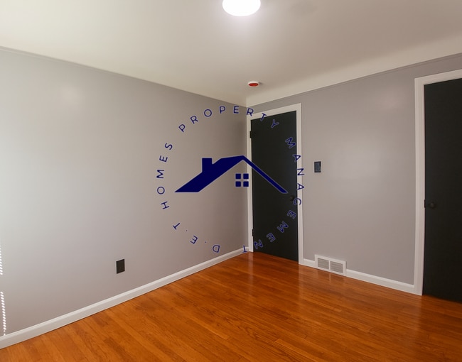 Building Photo - 10510 Lanark St