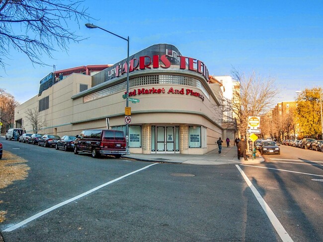 Building Photo - 2 bedroom 2 bath condo in Adams Morgan