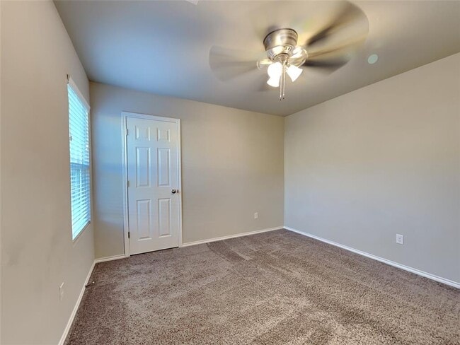 Building Photo - 2033 W Hunters Springs Way