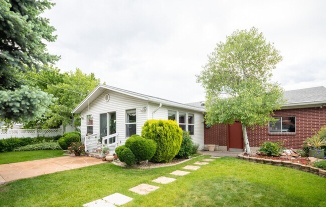 Building Photo - 3560 S Cochise Dr