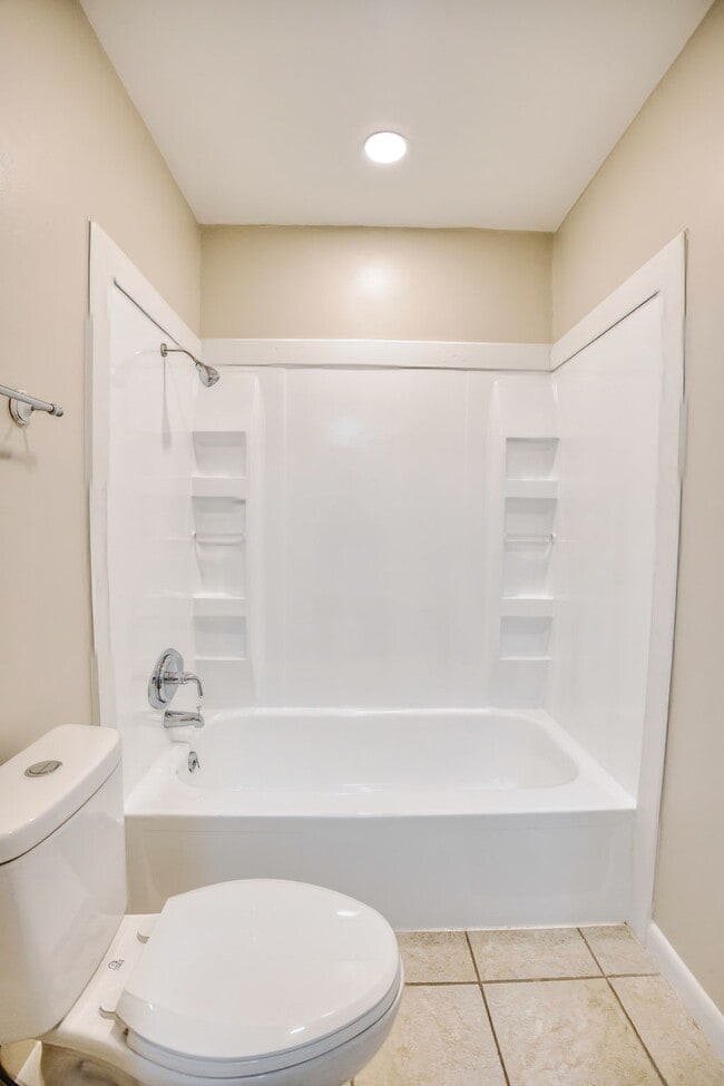 Building Photo - 5721 E Hastings Arch