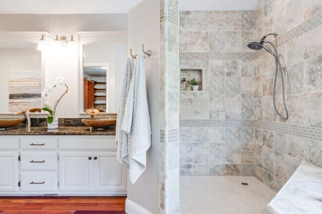 Building Photo - 5br/4ba Home - Luxury Country Living Minutes to Capitola & Soquel Village