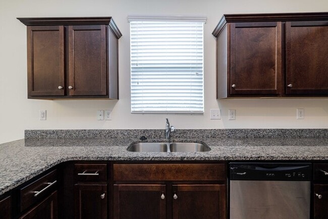 Building Photo - 3 Bedroom Townhome in NW School District - Rock Hill SC