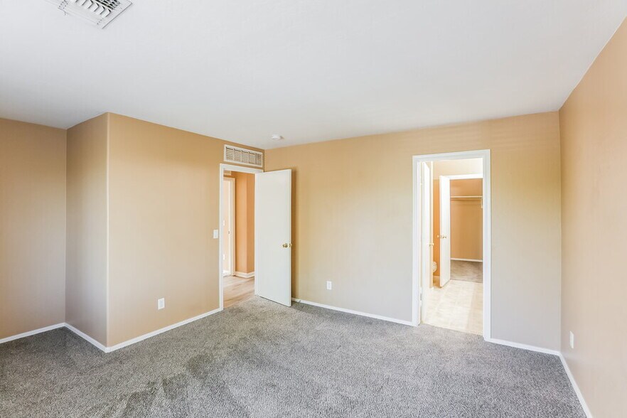 Building Photo - 12927 W Peppertree Ln