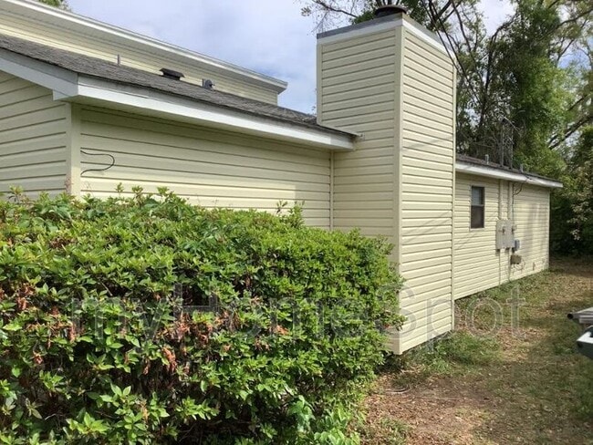 Building Photo - 10065 Hillview Dr