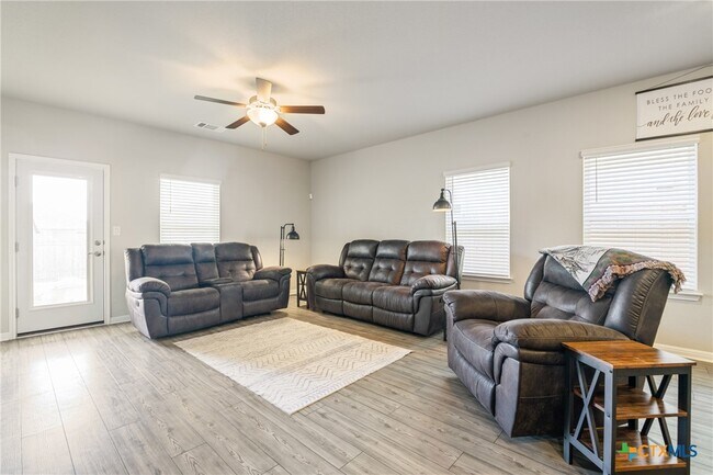 Building Photo - 10310 Mager Ln