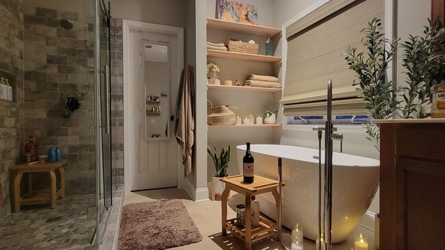 Building Photo - 7301 Anna Rose Dr