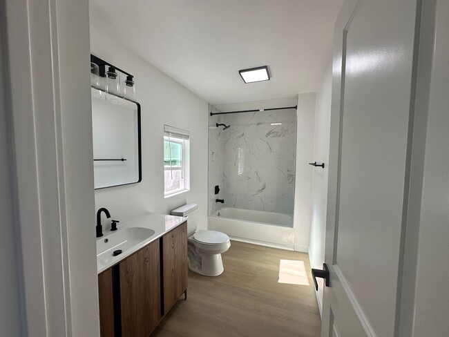 Building Photo - Available Now! Amazing Views and Spacious ...