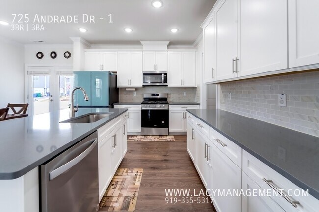 Building Photo - 725 Andrade Dr