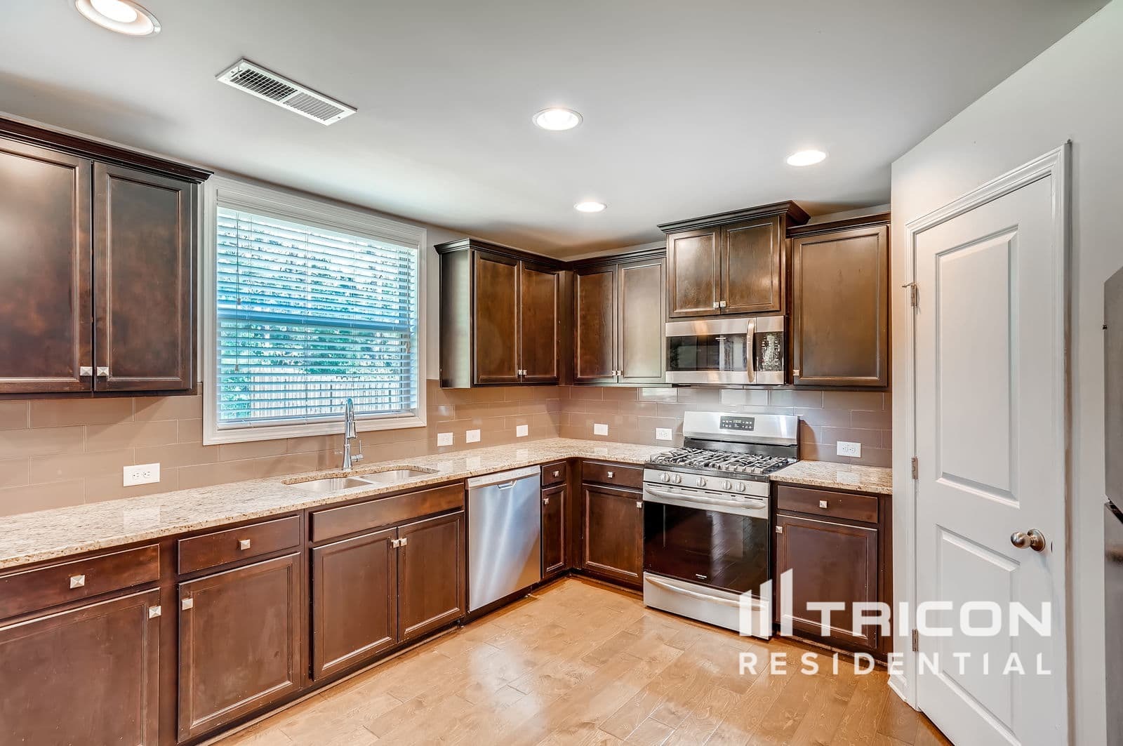 Building Photo - 2737 Cove View Ct SE