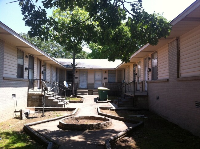 Primary Photo - 4600 Schaer St