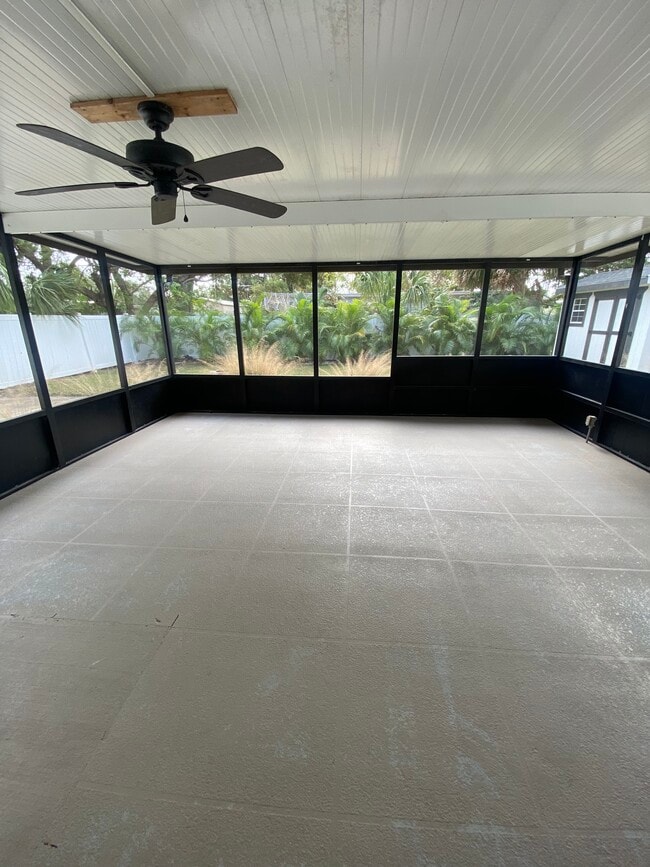 Building Photo - 580 73rd Ave N